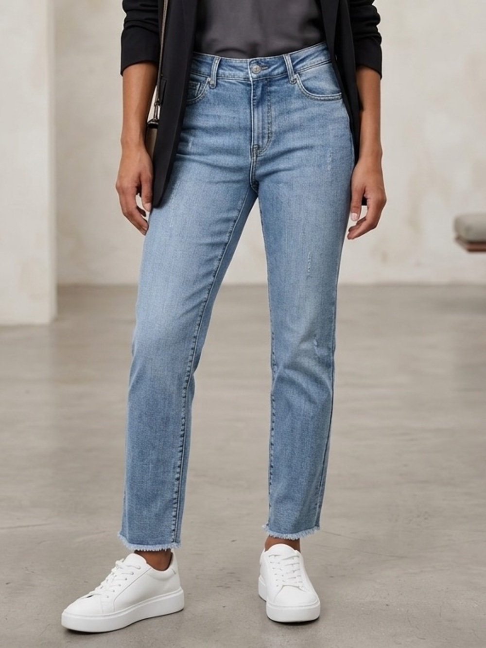 Joseph Ribkoff Jeans Size 6 Medium Wash Straight Leg Frayed Raw Hem Distressed